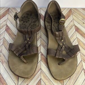 Keen Brown leather  Flat comfort Sandals with Crisscross Straps size 11